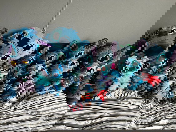 IK DURF HET BIJNA NIET TE ZEGGEN MAAR: ik ben volwassen en ik spaar knuffels van Stitch