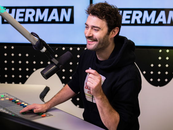 Collega-dj Herman Hofman haalt razendsnel streefbedrag of voor Fabienne's hulphond