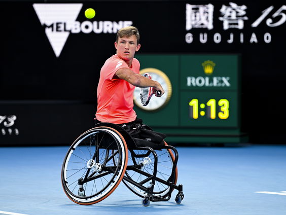 19-jarige rolstoeltenniser Niels Vink wint eerste grand slam op Roland Garros