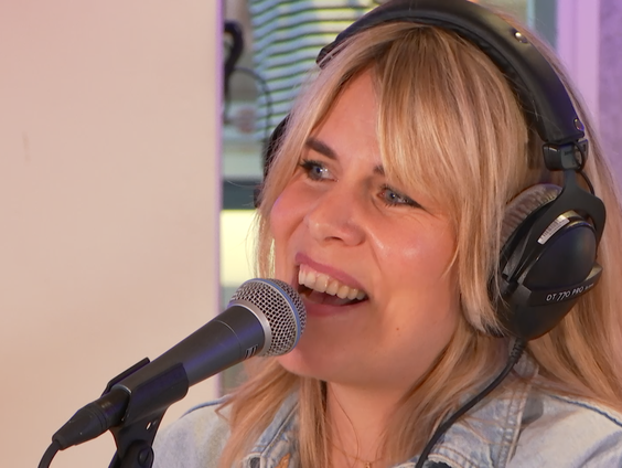 Blackbird met Back en Lean On Me live in Muziekcafé vanuit de studio