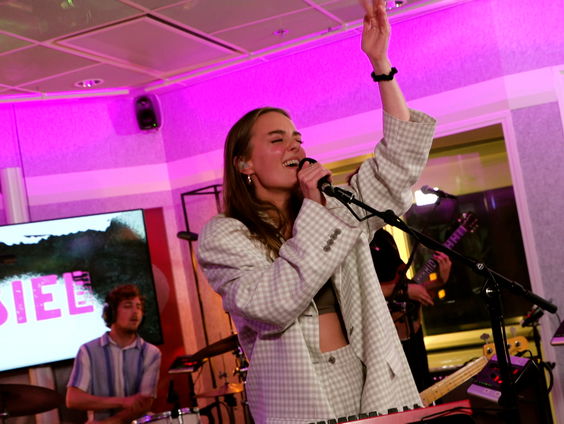 The Indien - Born Again (Live @ Giel)