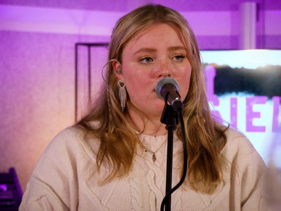 Sophia - Perfume (Live @ Giel)