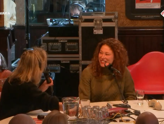 Amber Kortzorg komt in de serie ‘Alles is Famiri’ dichterbij haar Surinaamse roots