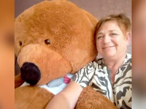 De grote beer van Dini is geveild voor KWF!