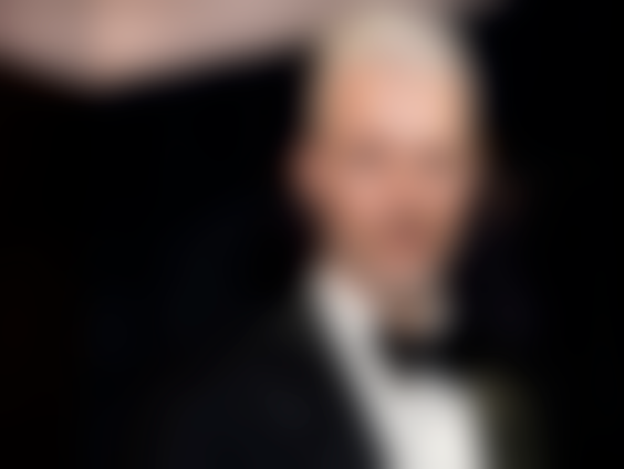 Jeroen komt met molactie bij het raden van een goed geklede mystery guest