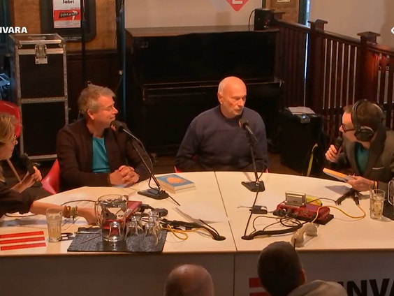 Mark van Vugt en Kees Opmeer vertellen hoe we onze oerdriften kwijt kunnen in het voetbal.