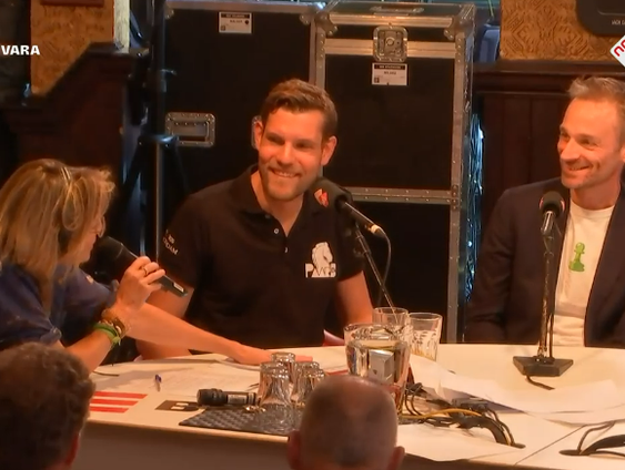 Schaakjournalist Peter Doggers en schaakfanaat Tobi Kooiman bespreken de turbulente schaakrel tussen groo ...