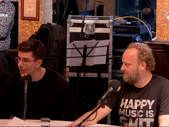 Frank Huizingh en Huub Bellemakers maken zich kwaad over het WK dat in Saoedi Arabie moet plaatsvinden.