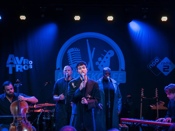 Duncan Laurence - Anything | live in Muziekcafé