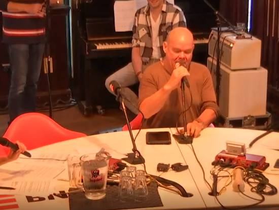 Paul de Leeuw viert zijn zestigste verjaardag in het theater