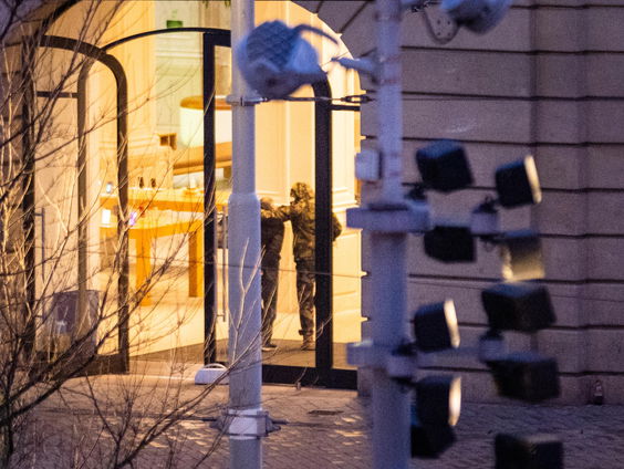 Alex verstopte zich tijdens gijzeling Apple Store in een kast: "Doodsangsten uitgestaan"