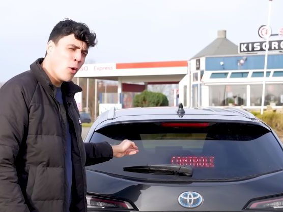 Darshan Boerema doet zich voor als politie