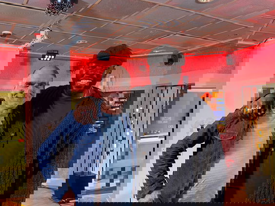 Jake Isaac speelt 'Broken Pieces' live @ Blokhuis