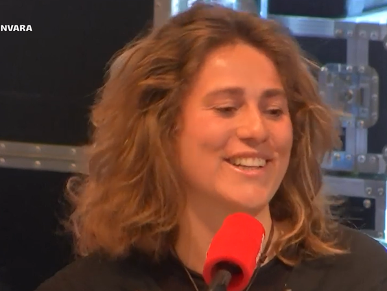 Anne Albers bedwingt over een week de golven van El Salvador tijdens het WK longboarden.