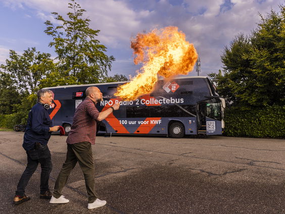 Meer dan 500 luisteraars doneren aan KWF om Jeroen te zien vuurspuwen