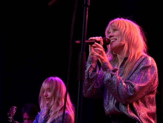 Ilse DeLange - Drown Us Out | live in Muziekcafé