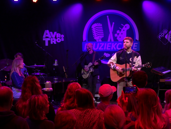 Suzan & Freek - Als Het Avond Is | live in Muziekcafé