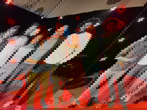 Robyn Florence speelt 'Found You' live @ Blokhuis