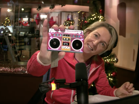 Jan-Willem en Jeroen hebben een cadeautje voor Carmen