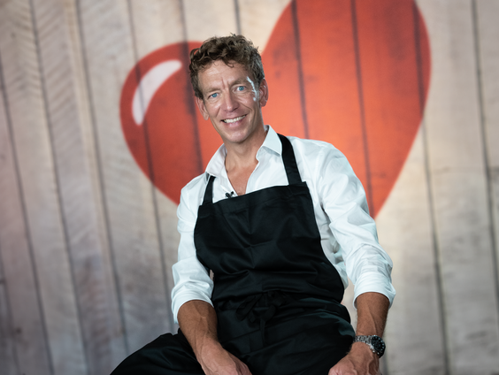 Hoe Jan-Willem het deed als ober in First Dates? Dater Astrid geeft een recensie!