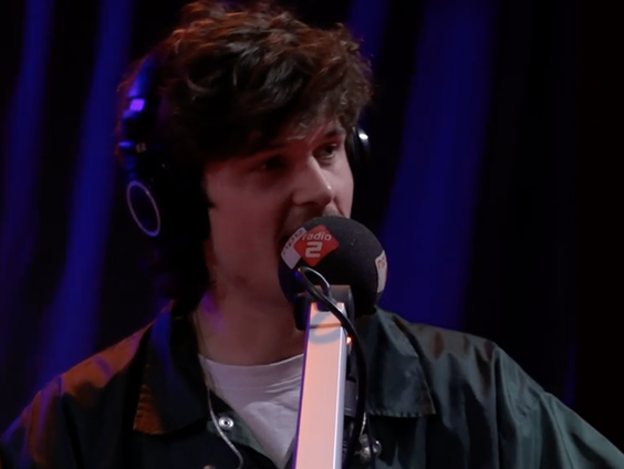 Blanks schreef nieuwe single Love Situation (911) samen met Instagramvolgers