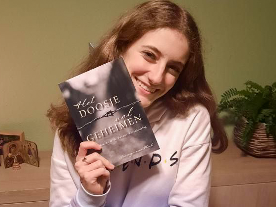 Jasmijn(16) schreef een boek zodat kinderen Tweede Wereldoorlog niet vergeten