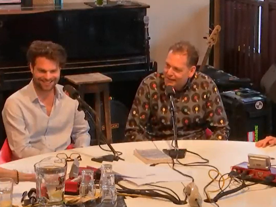 Wetenschapsjournalist Dirk de Bekker en wetenschapper Peter Leendertse onderzoeken in de podcast ‘Red de ...