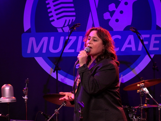 Trijntje Oosterhuis & Xander Vrienten - In Jouw Armen | live in Muziekcafé