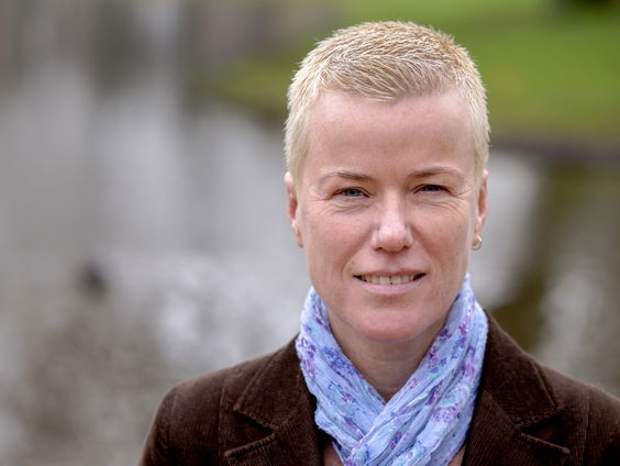 Ellie Lust wil met aangrijpende verhalen in nieuwe podcast meer respect voor hulpverleners losmaken