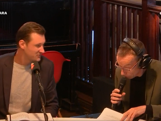 Vrachtwagenchauffeur Jarno van den Noort schrijft achter het stuur de mooiste gedichten