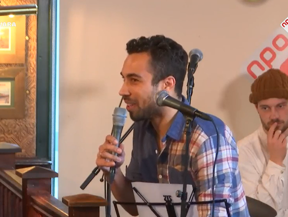 Het Spijkerlied van 24 december met Aron Elstak