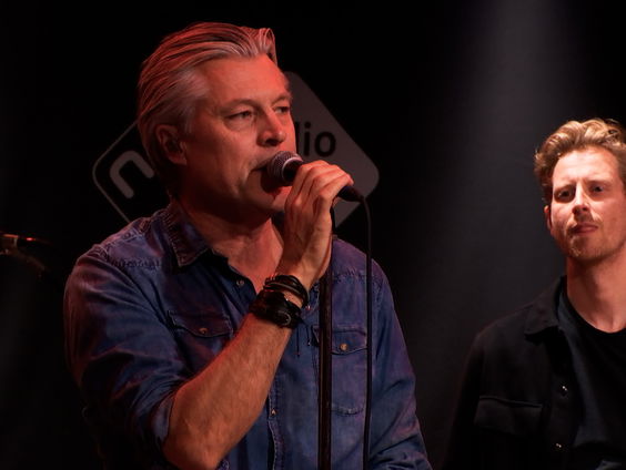 IOS - Altijd Wel Iemand | live in Muziekcafé