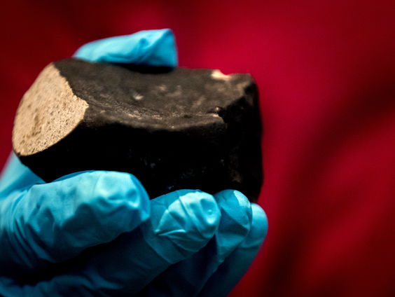 Buitenaardse veiling: zeldzame meteorieten van de maan en Mars vandaag onder de hamer!