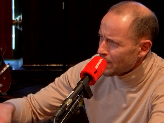 Worden we geleid door salamanders en bestaan er wel vogels? Je komt erachter door het Complot of Compotes ...