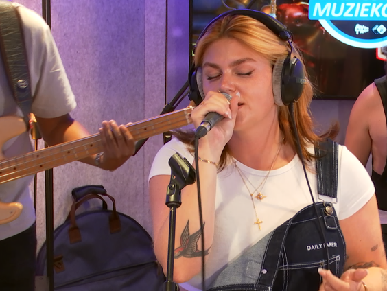 Roxeanne Hazes met Bonnie & Clyde en Verdovend Middel live in Muziekcafé