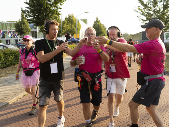 Jans borreltjes hebben een genezende werking: "Ik heb ooit een Amerikaan weg zien vliegen"