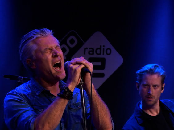 IOS - Uit De Schaduw | live in Muziekcafé