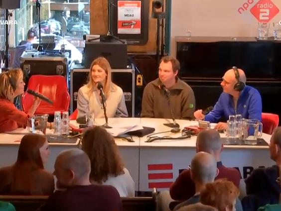 Het EK meeuwenschreeuwen staat weer voor de deur. Regerend kampioen Bregje Iding laat aan larofiel Merijn ...