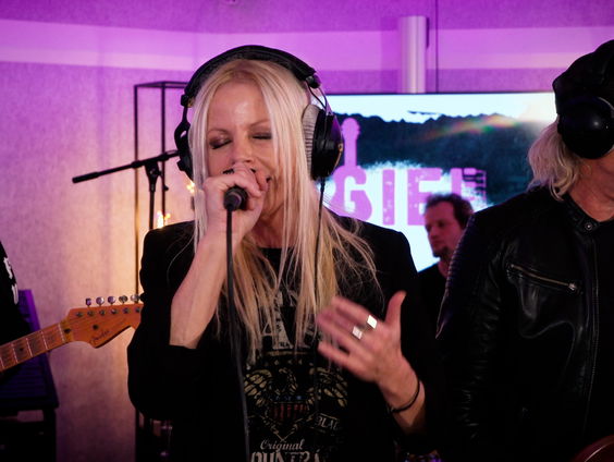 AJ Plug - Dream (Live @ Giel)