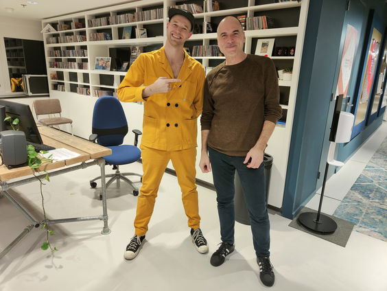 Blanko speelt 'Ways of the World' (live @ Blokhuis)