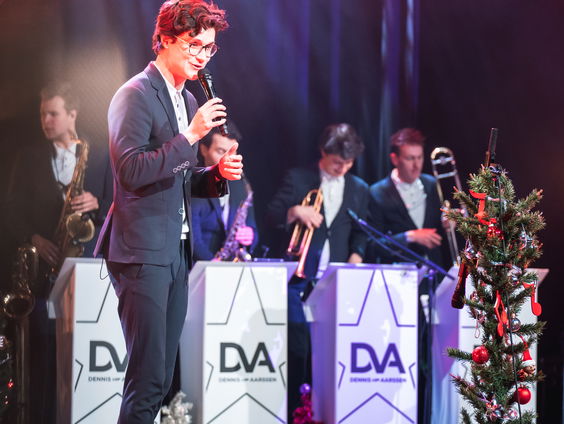 Dennis van Aarssen - It's Beginning To Look A Lot Like Christmas | live in Muziekcafé
