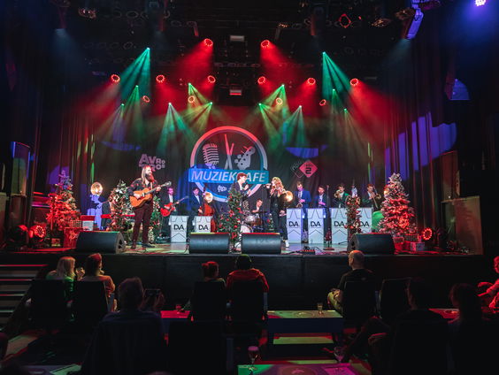 Dennis van Aarssen ft. Deborah Parlor - Christmas Memories | live in Muziekcafé