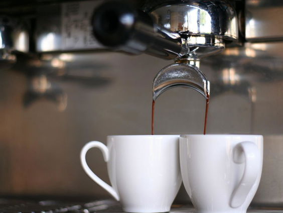 Wat doen mensen als eerste wanneer ze wakker zijn? Jesse vraagt het op straat