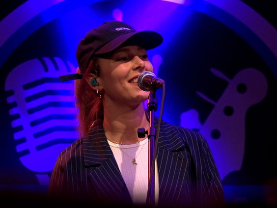 SERA - Take A Chance live in Muziekcafé