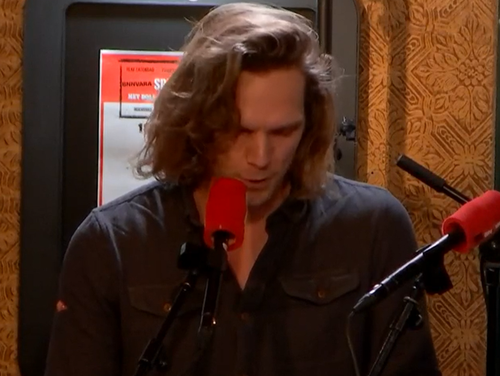 Cabaret: Facebook schuift aan