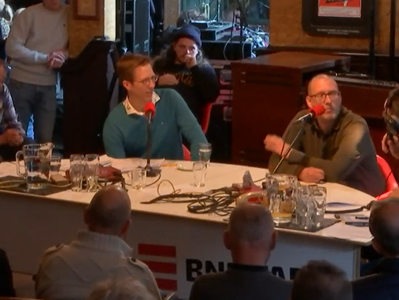 Michiel Kraijkamp en Ferry Reurink schreven een biografie over Bert Jacobs, een markante voetbalcoach die ...