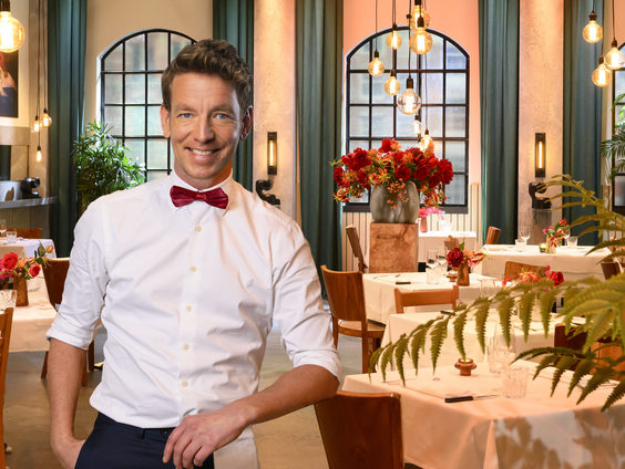 Verrassing! Jan-Willem mag een avondje in het First Dates restaurant werken