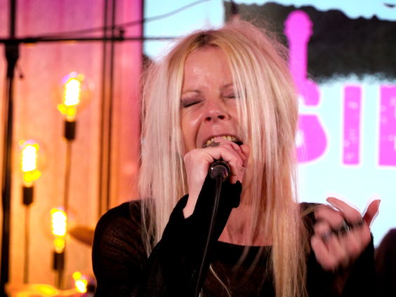 AJ Plug - Killer King (Live @ Giel)