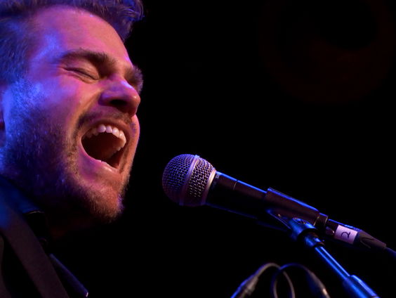 Tim Akkerman - Hear Me Out | live in Muziekcafé