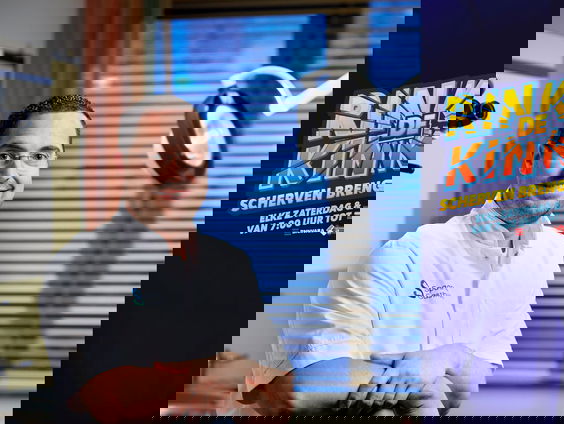 Jeroen belt met KNO-arts Dennis Kox over zijn stem-operatie